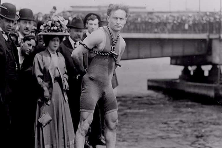 10 of the Most Famous Magicians the World Has Ever Seen