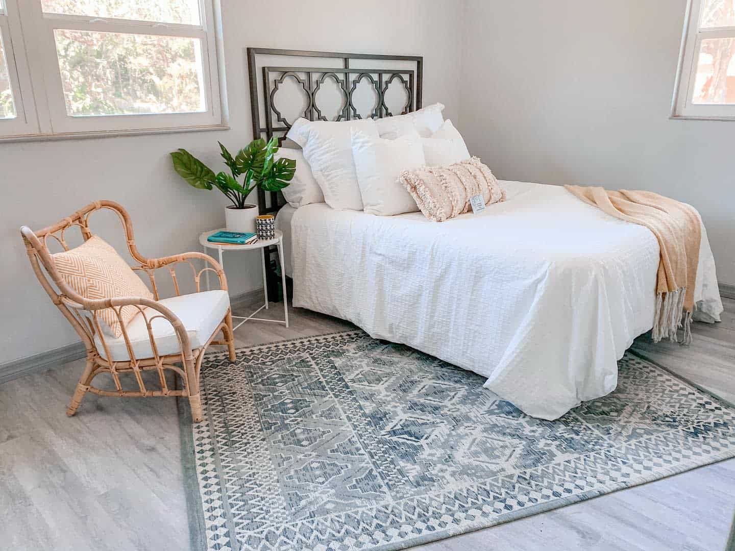 small boho minimalist bedroom