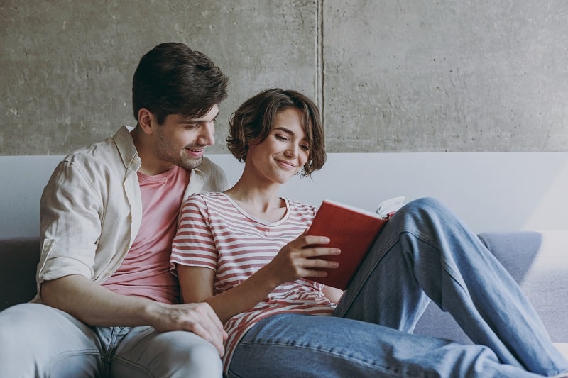 Book-Clubbing-Best-Hobbies-For-Couples