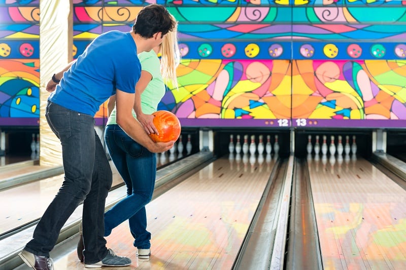 Bowling-Best-Hobbies-For-Couples