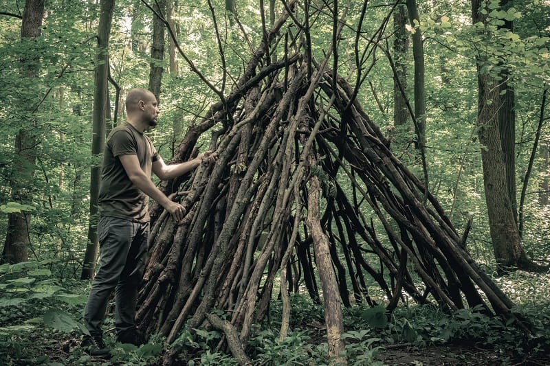 Building-a-shelter-How-To-Survive-In-The-Woods