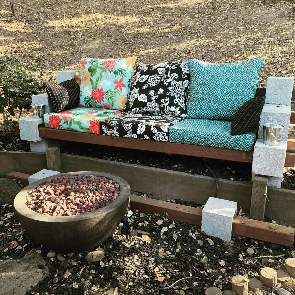 garden bench ideas concrete bricks wood panels colorful pillows
