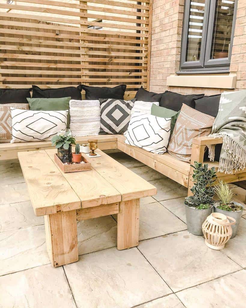 small corner patio with wood bench and desk 
