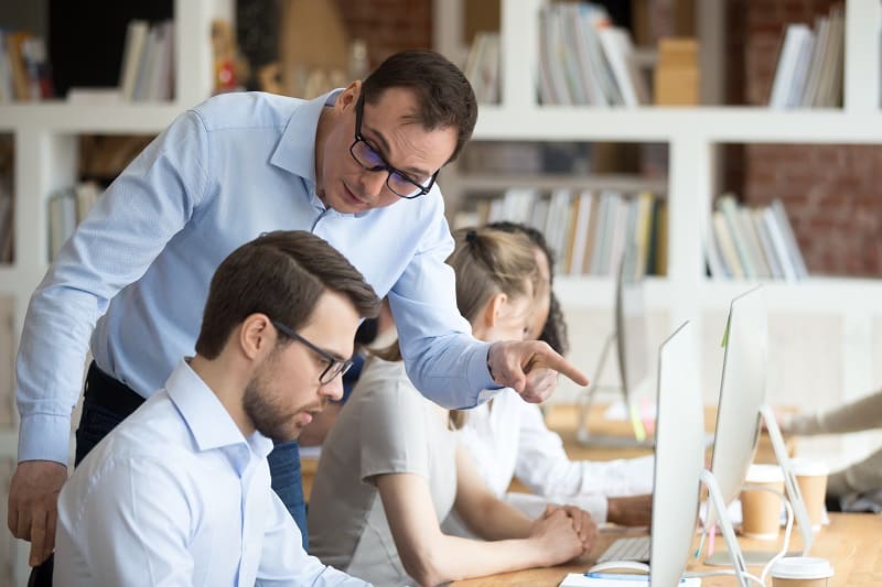 Deal-with-the-critics-100-Plus-Ways-To-Be-A-Better-Man