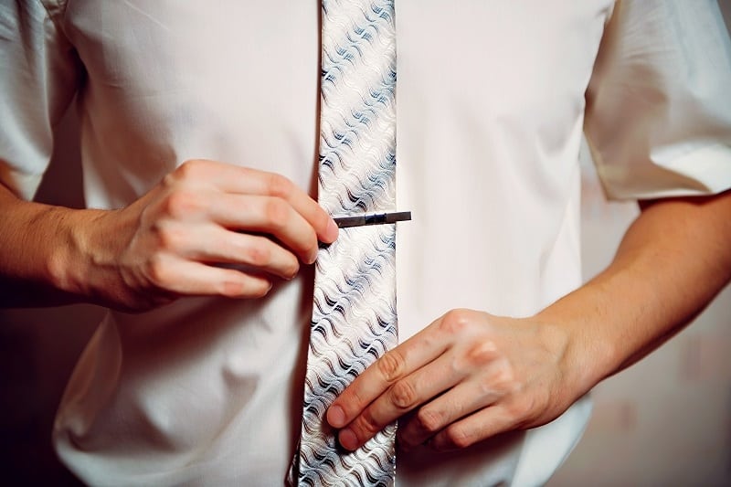 Difference-Between-Tie-Clips-and-Tie-Bars
