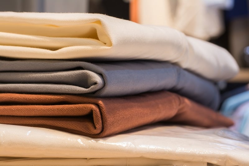 Differences-Between-Chinos-and-Dress-Pants