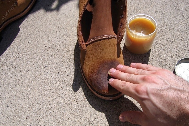 Differences Between Sno Seal and Obenauf’s