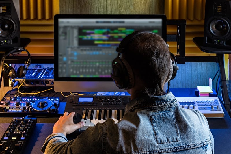 Electronic-Music-Producing-Hobbies-For-Men