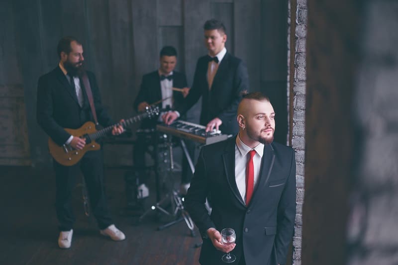 Events-Tuxedo-vs.-Suit