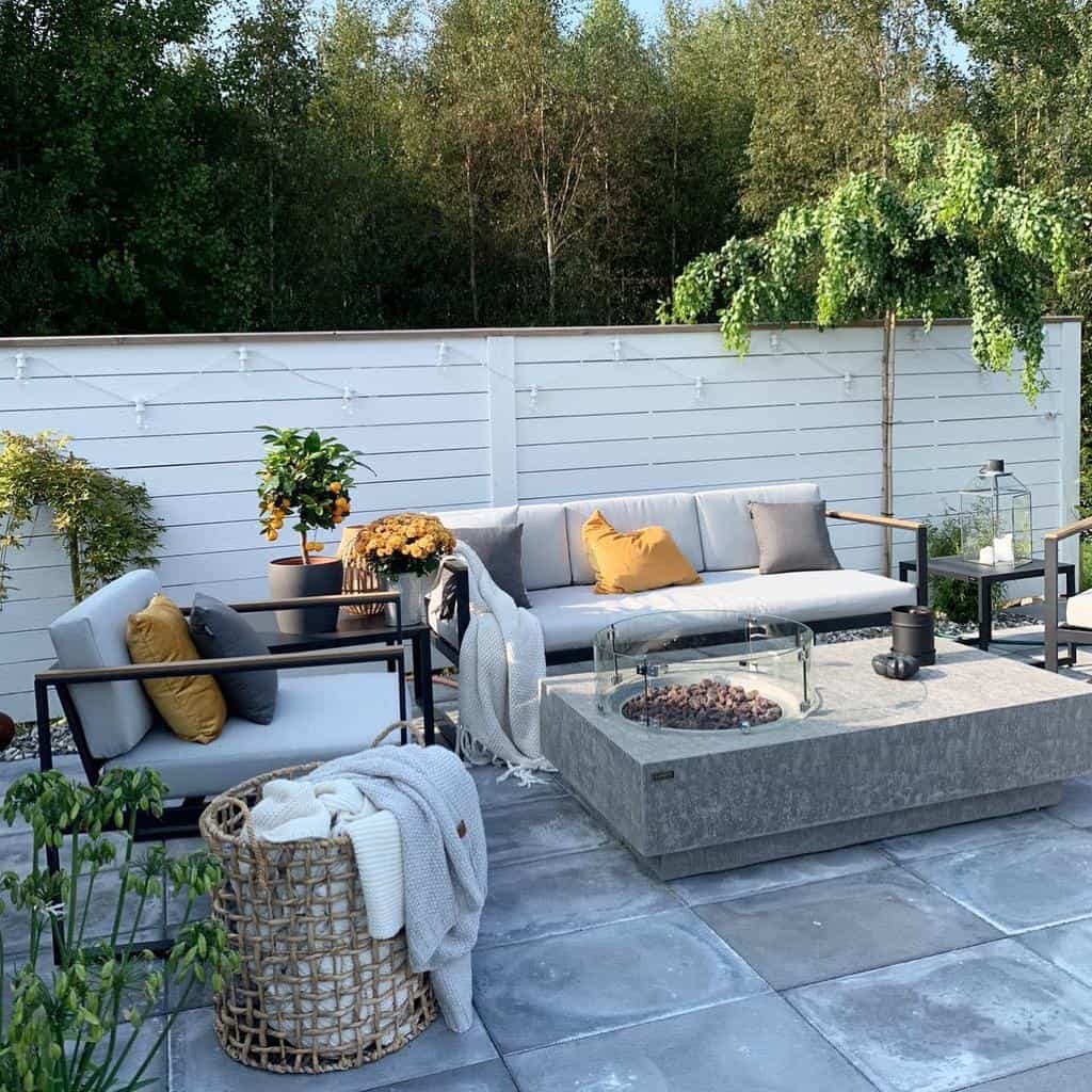 stone paver patio with fire pit