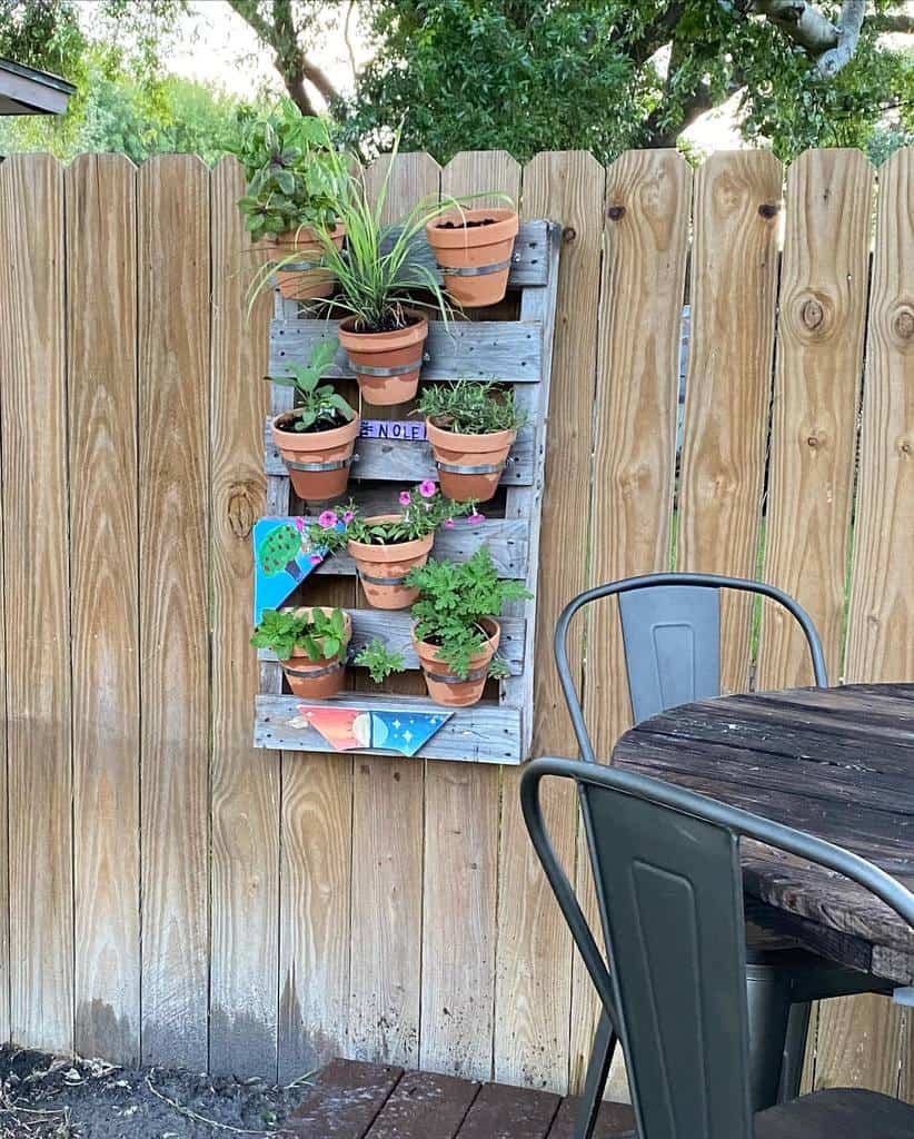 garden fence pallet planter potted plants