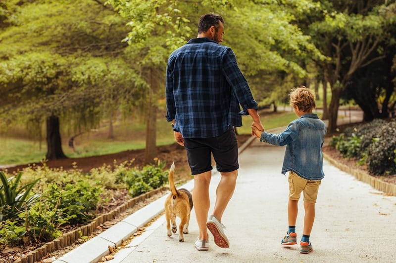 Girls-Find-Attractive-In-Men-Who-Have-An-Affinity-for-Children-and-Pets