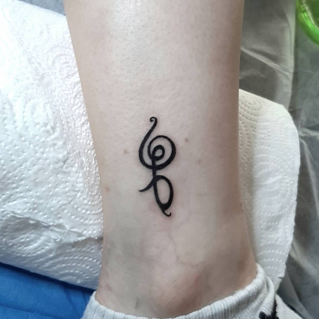 Simple and bold Hakuna Matata ankle tattoo with elegant, intertwined design elements