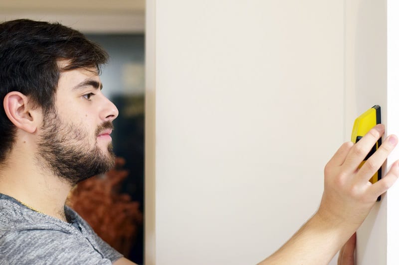 Handyman-Finding-a-Stud