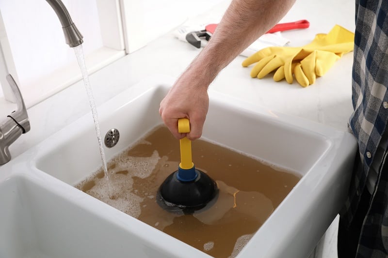 Handyman-Unclogging-a-Drain