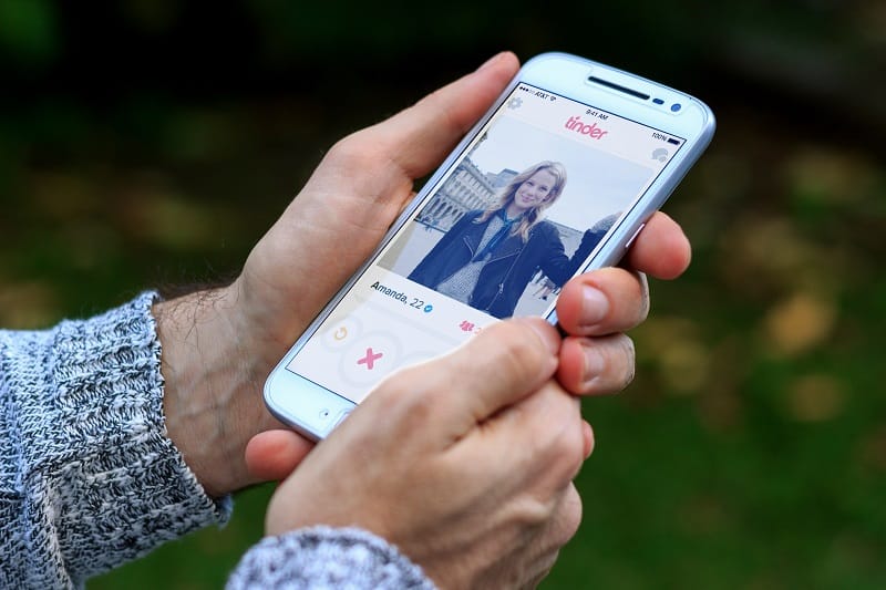 How-To-Talk-To-Girls-On-Tinder
