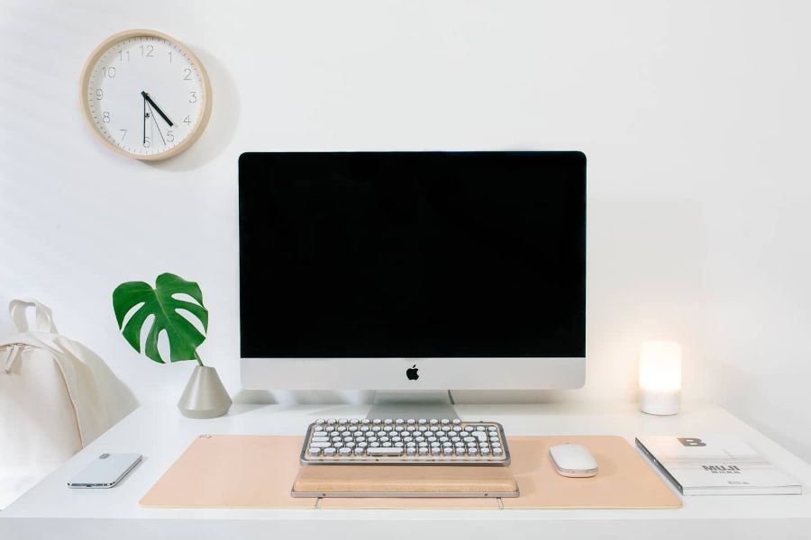 minimalist mac desk setup