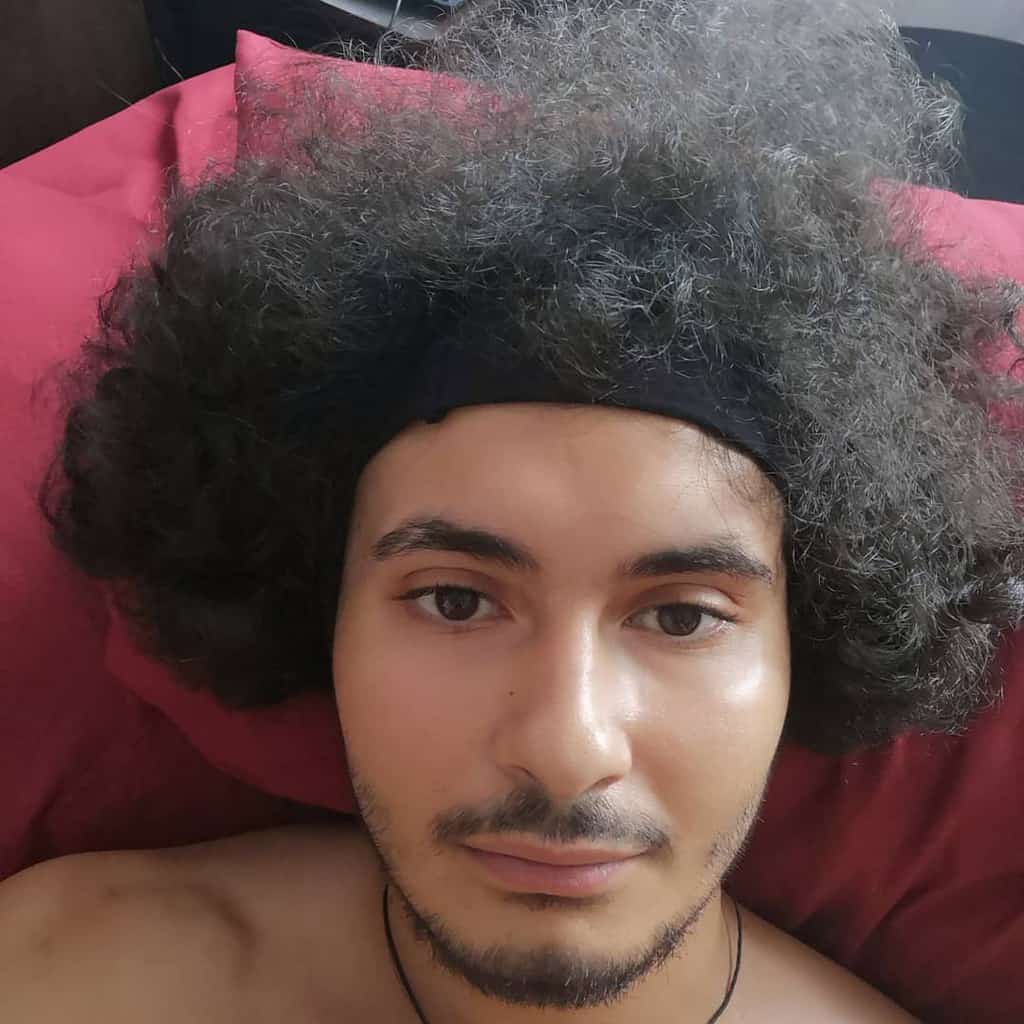 Jewfro Hairstyle For Men With Messy Curls