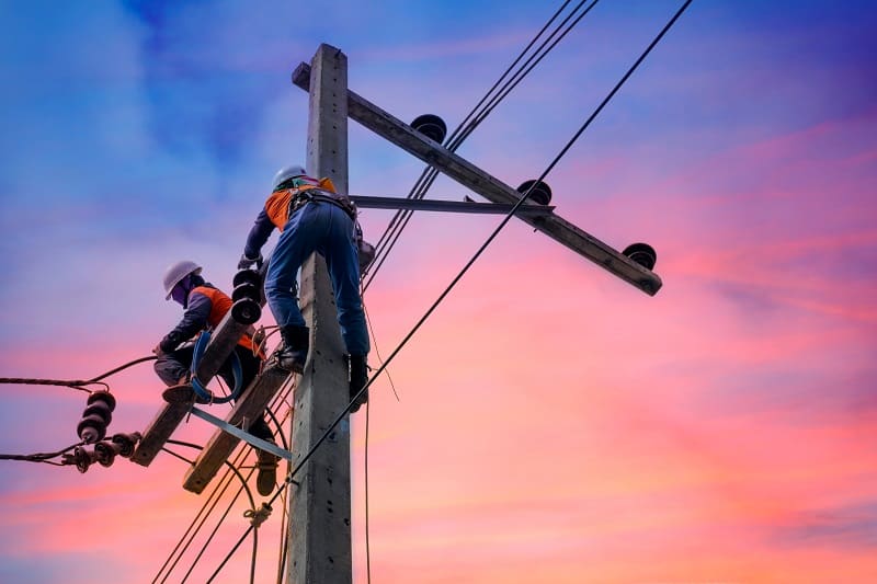 Lineman - Outdoor Jobs For Outdoorsmen