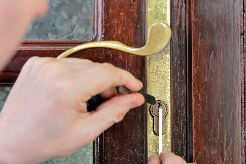 Lock-Picking-Best-Hobbies-For-Men-In-Their-20s