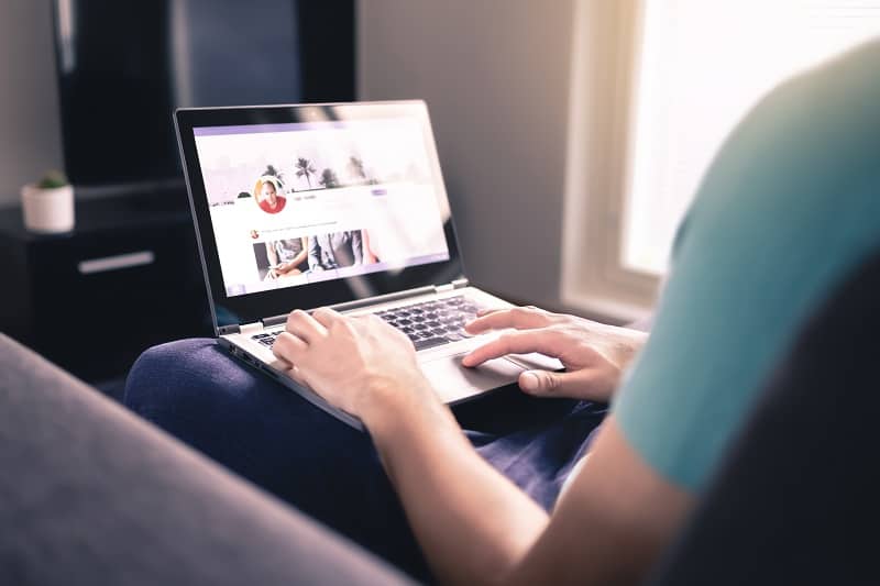 Manage-Social-Media-Accounts-Sweet-Side-Hustles-for-Men