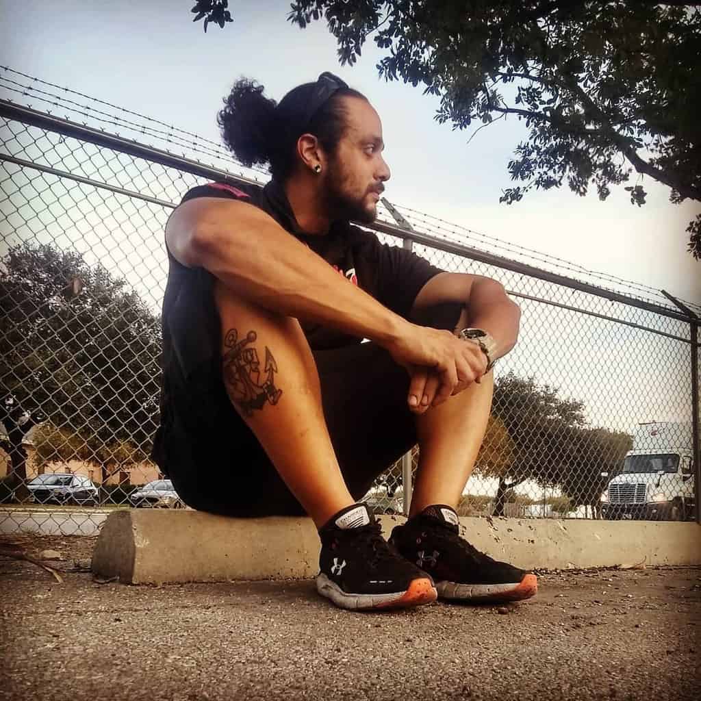 Men’s Ponytail Hairstyle for Curly Hair