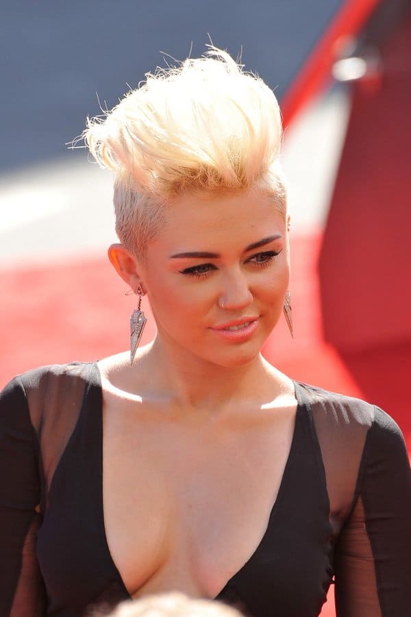 celebrities with nose piercings