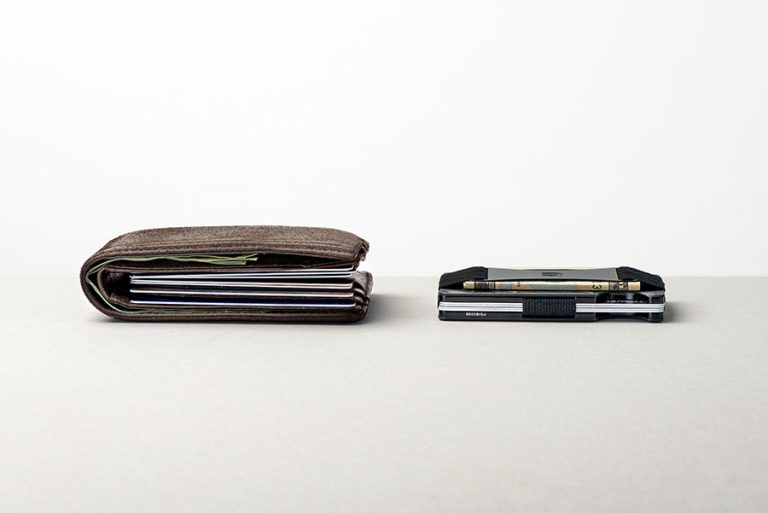 Traditional vs. Minimalist Wallet Comparison
