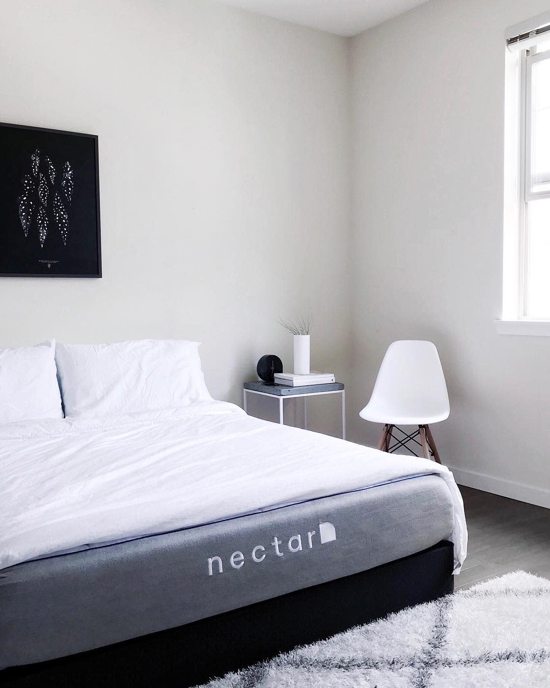 modern white minimalist bedroom