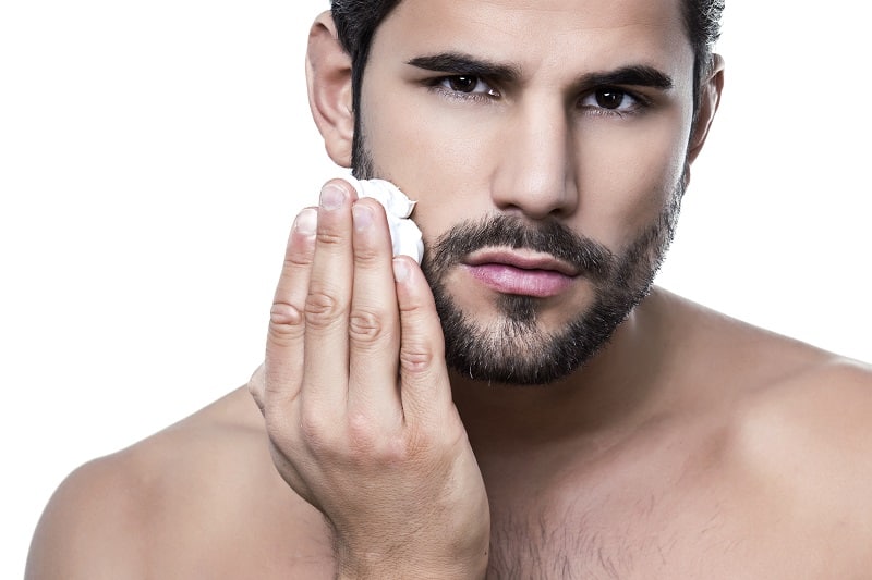 Moisturize-How-To-Get-Flake-Free-Beard-Dandruff-101