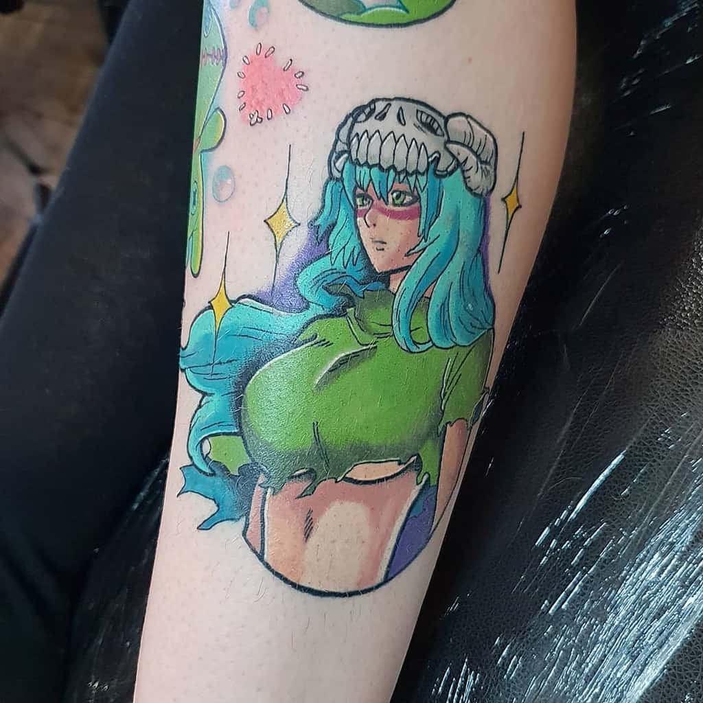 Colorful tattoo of Nelliel Tu Odelschwanck from Bleach, featuring her teal hair, ram skull Hollow mask, green outfit, and a vibrant background 