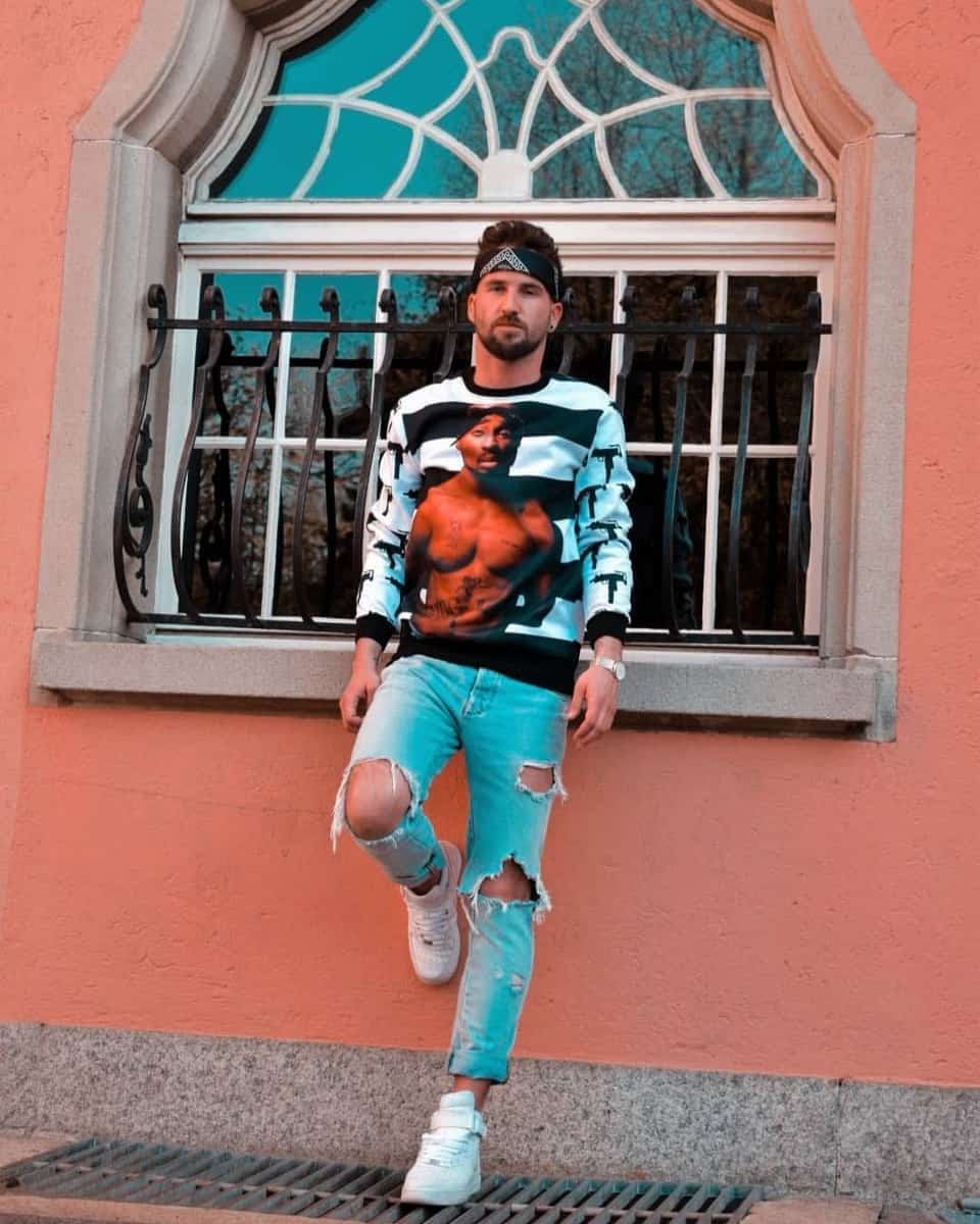 Paisley & Bandana Prints 90s Hip Hop Fashion