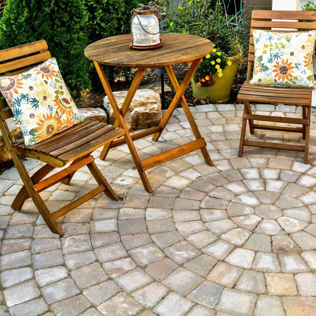 round paver patio