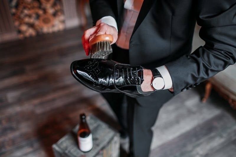 Shine-your-shoes-100-Plus-Ways-To-Be-A-Better-Man