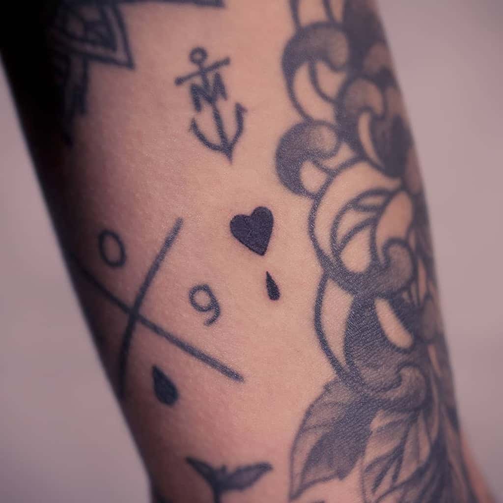 Simple Heart Tattoo for Men sophiancholettattoo