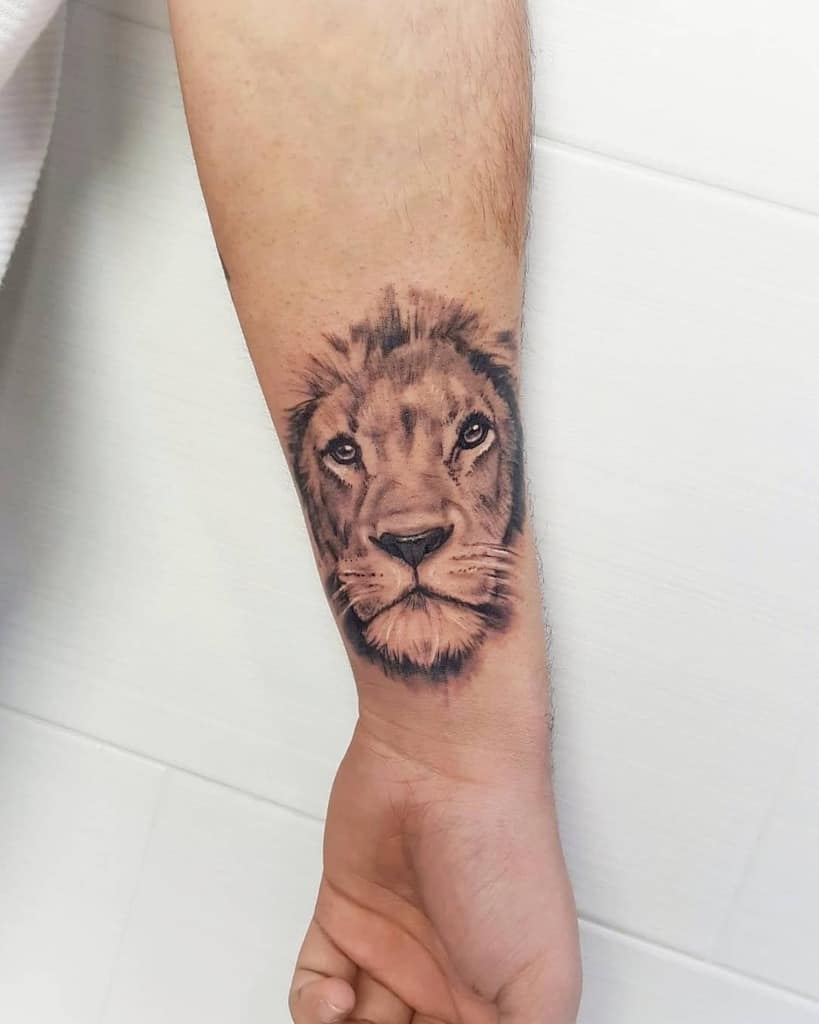 Simple Lion Tattoo for Men 785tattoo