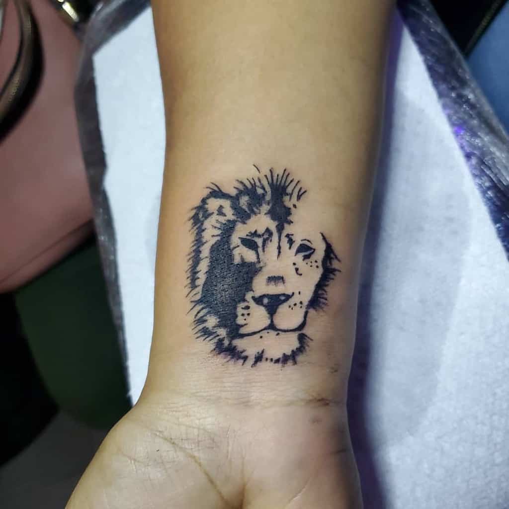 Simple Lion Tattoo for Men danny_tattoos