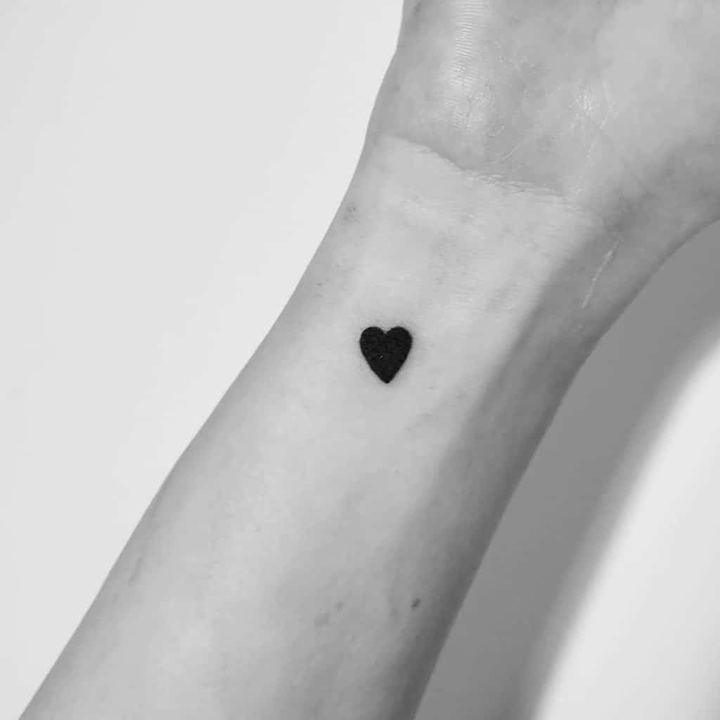 Minimalist black heart tattoo, highlighting the simplicity and elegance of the design