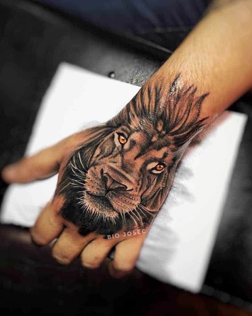 Small-Lion-Hand-Finger-Tattoos-biojosec-1229×1536