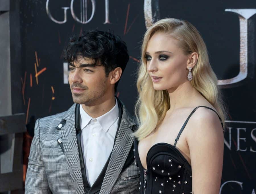 Stunning Sophie Turner and her husband Joe Jonas at the Game of Thrones Red Carpet