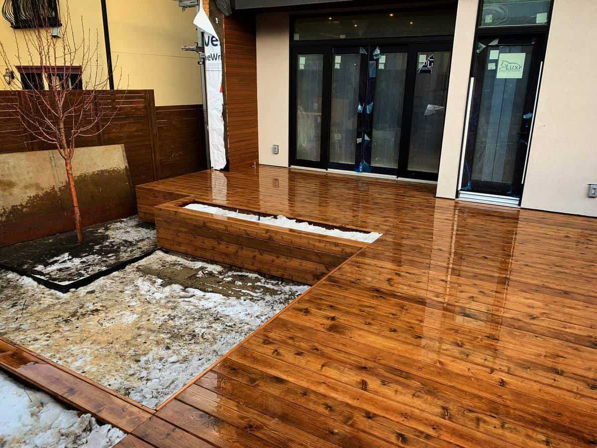 small stain deck snow