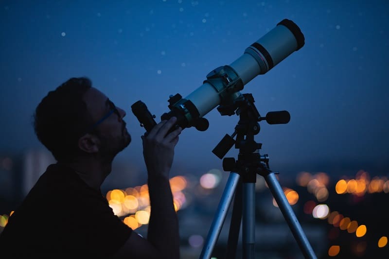 Stargazing-Best-Outdoor-Hobby-For-Men