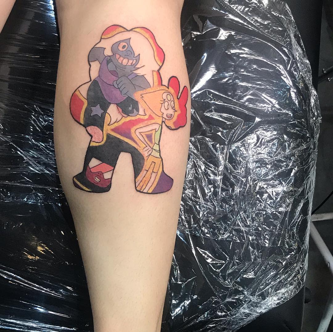 Colorful tattoo featuring Amethyst and Pearl from Steven Universe, with Amethyst grinning and Pearl in a confident pose