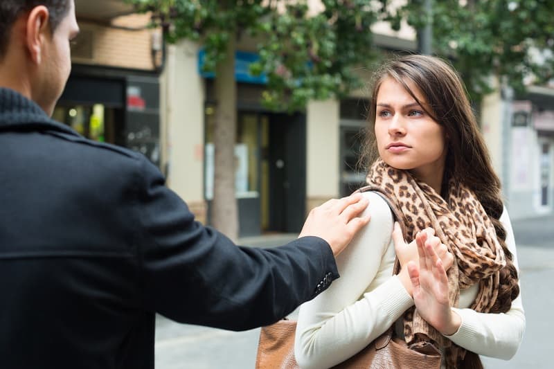 Stop-chasing-women-all-the-time-Dating-Advice-For-Men