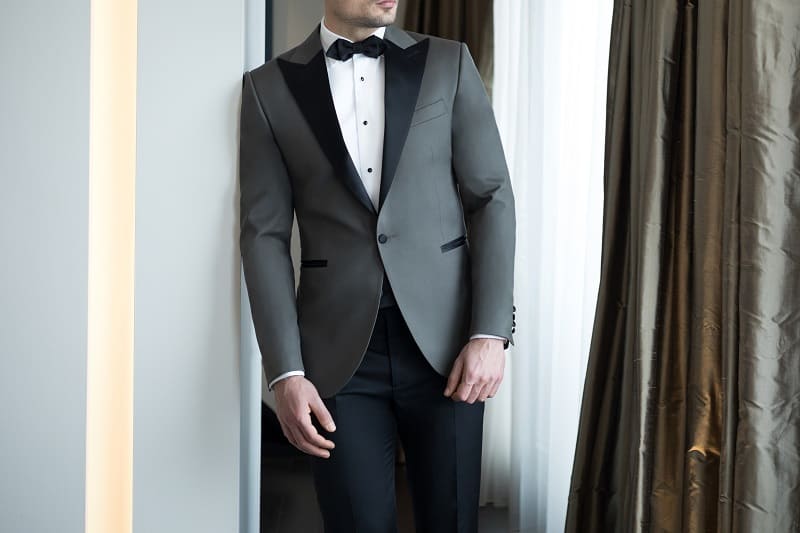 Tips-for-Wearing-a-Dinner-or-Tuxedo-Jacket