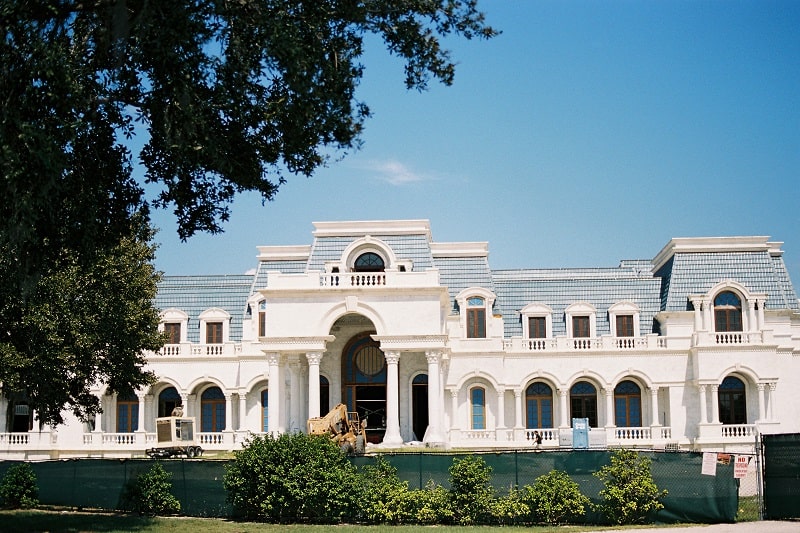 Versailles mansion in the United States with a white facade and arched windows.