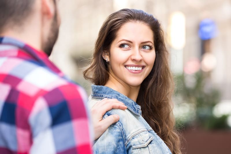 Ways-To-Approach-Women-In-The-Real-World