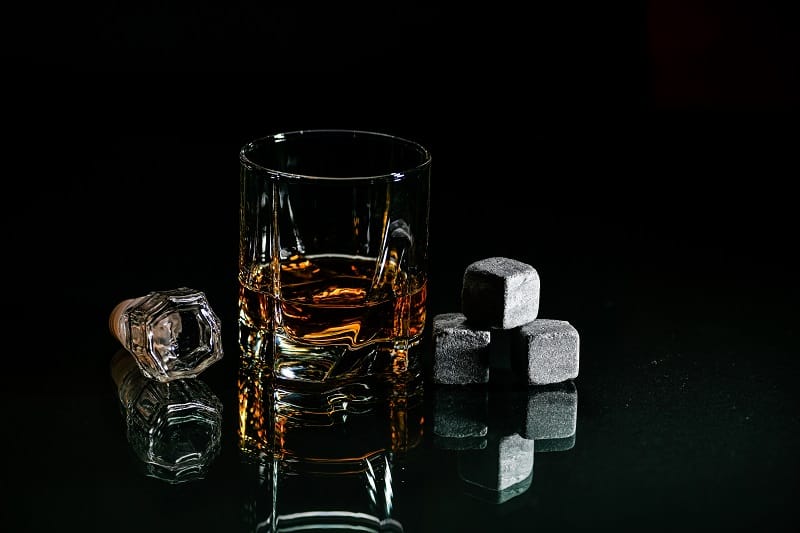 Which-One-Is-Better-Whiskey-Stones-or-Ice
