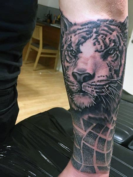 Abstract Men's Tiger Tattoo