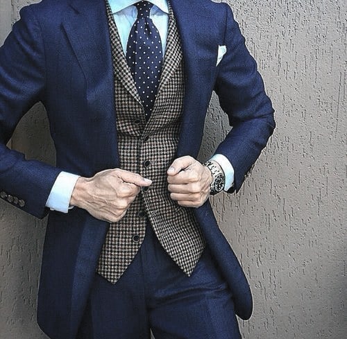 Aesthetic Navy Blue Suit Style Ideas For Men With Grey Vest And Polka Dot Tie